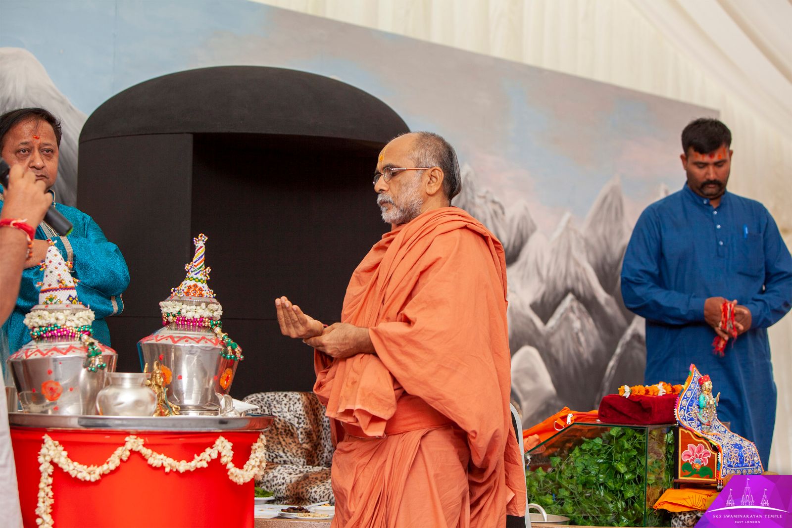 ©1987-2017 SKS Swaminarayan Temple East London